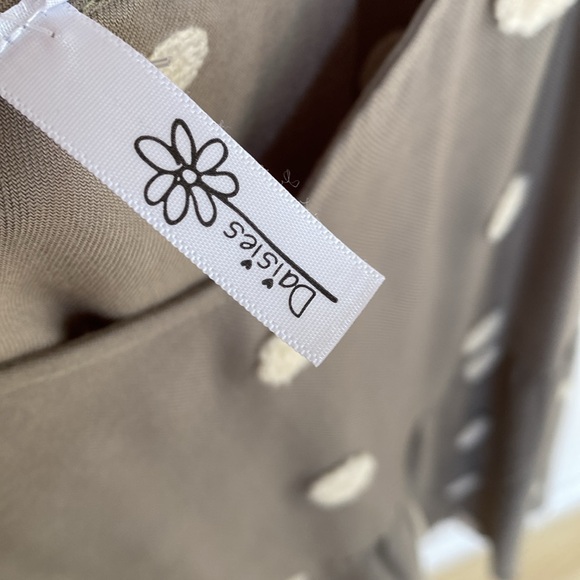 Daisies Polka Dot Pom2x Top - Picture 4 of 5